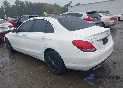 2016 Mercedes-Benz C 300 4Matic из США, поврежденный, VIN 55SWF4KB3GU101946